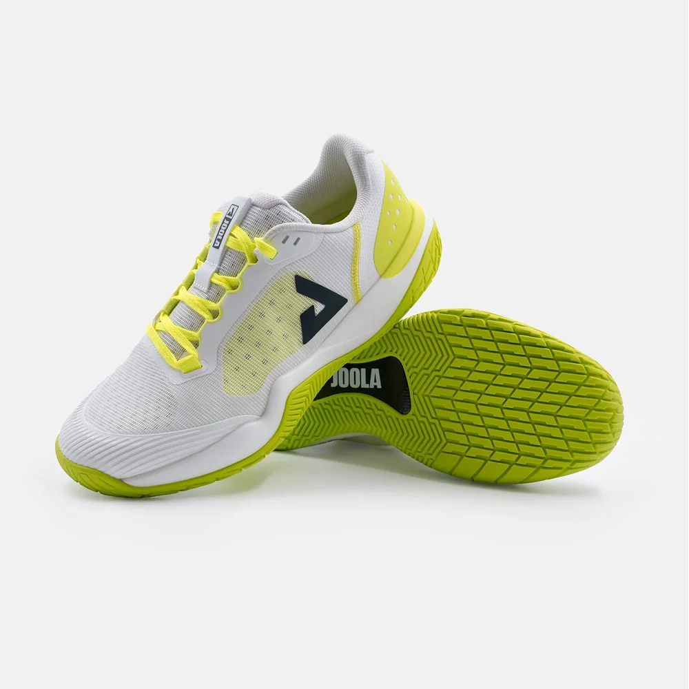 Một chiếc giày JOOLA R4LLy nam White/Black-Pickleball Green đứng, một chiếc lật ngửa khoe đế