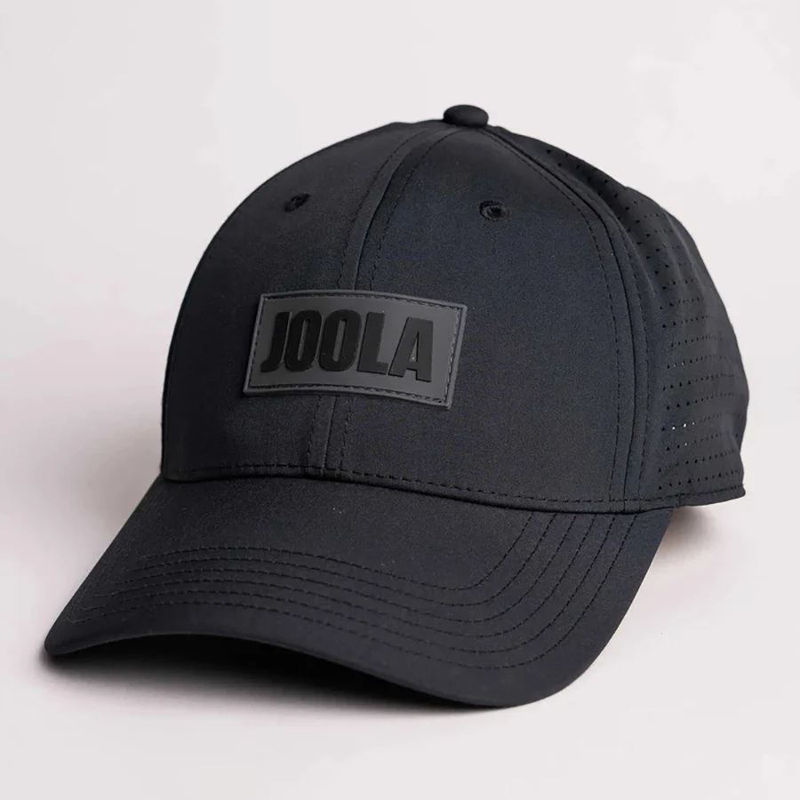 Mũ JOOLA Perforated Cap bản đen, miếng logo silicone nổi trên thân mũ