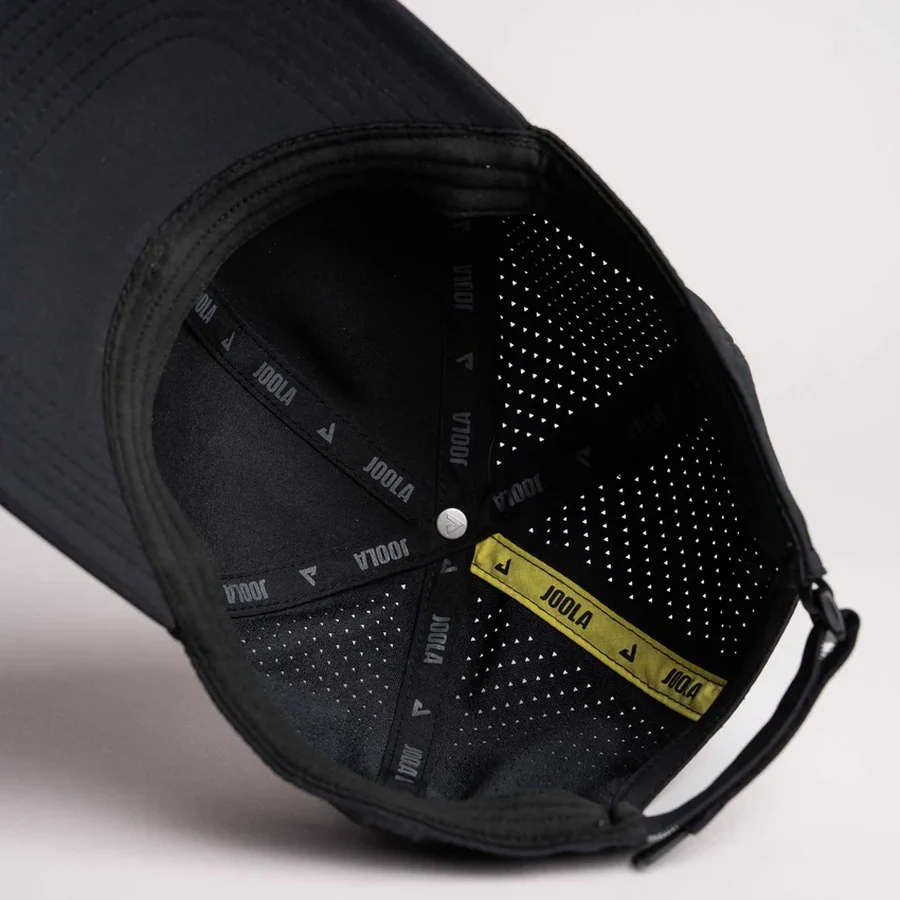 Mặt trong mũ JOOLA Perforated Cap thấy rõ hàng lỗ thoáng khí