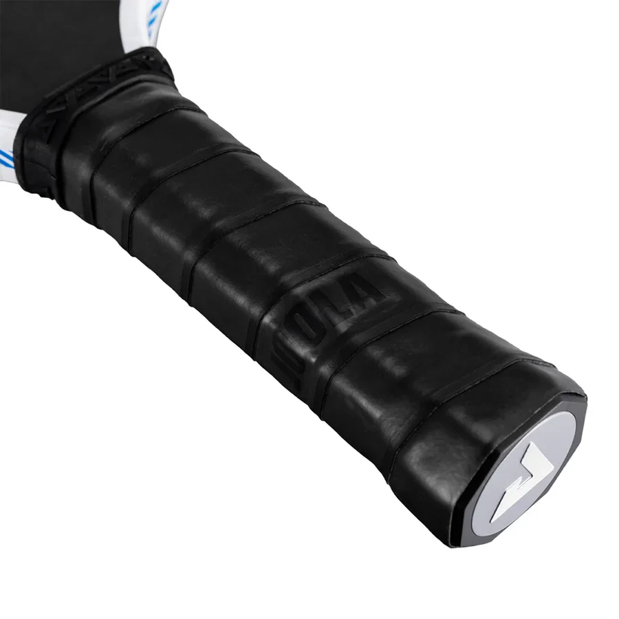Cán vợt sau khi quấn Feel-Tec Pure, thấy rõ bề mặt bám