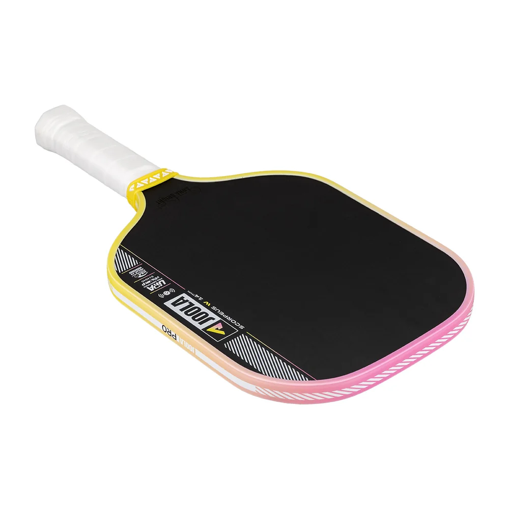 Scorpeus Pro IV Asia Colorway đặt nằm nghiêng, cán hướng sang trái