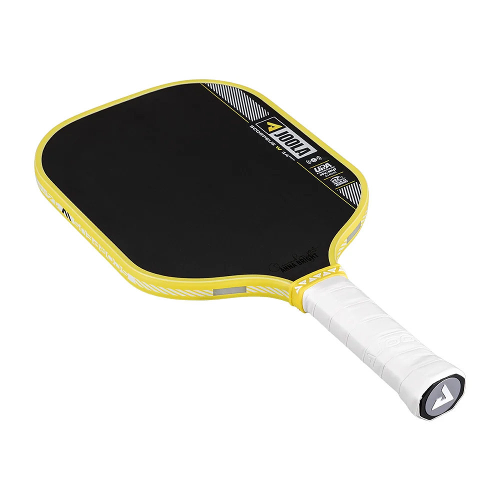 Scorpeus Pro IV Vietnam Colorway đặt nằm chéo, cán chĩa xuống góc phải