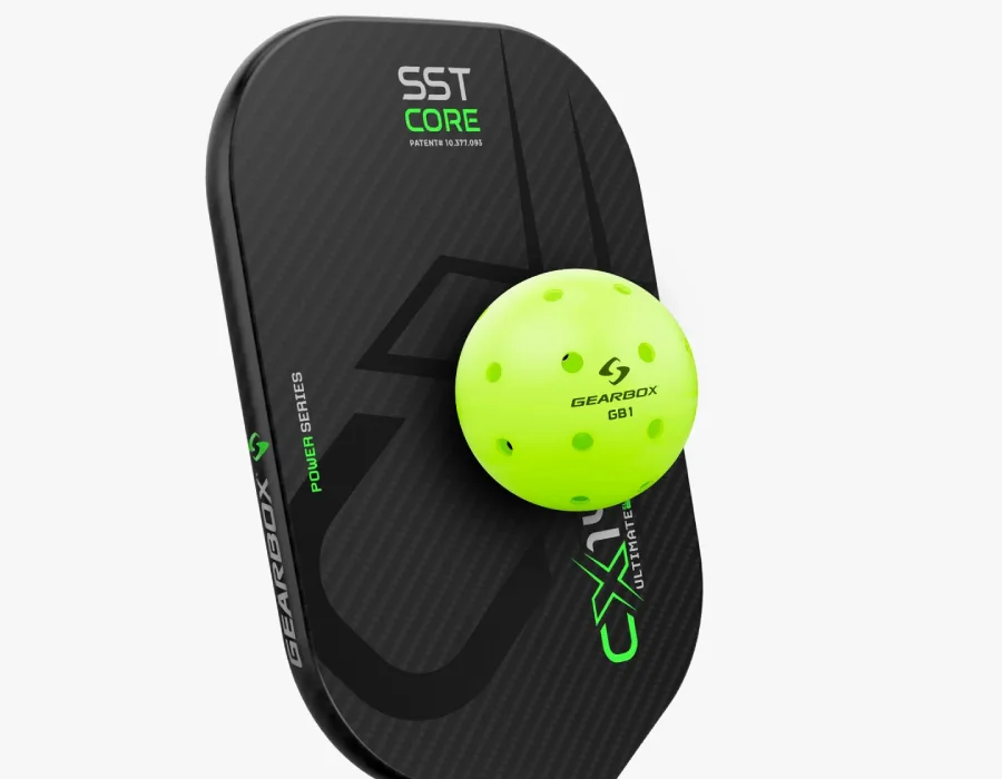 So sánh bóng pickleball trong nhà 26 lỗ và bóng ngoài trời 40 lỗ