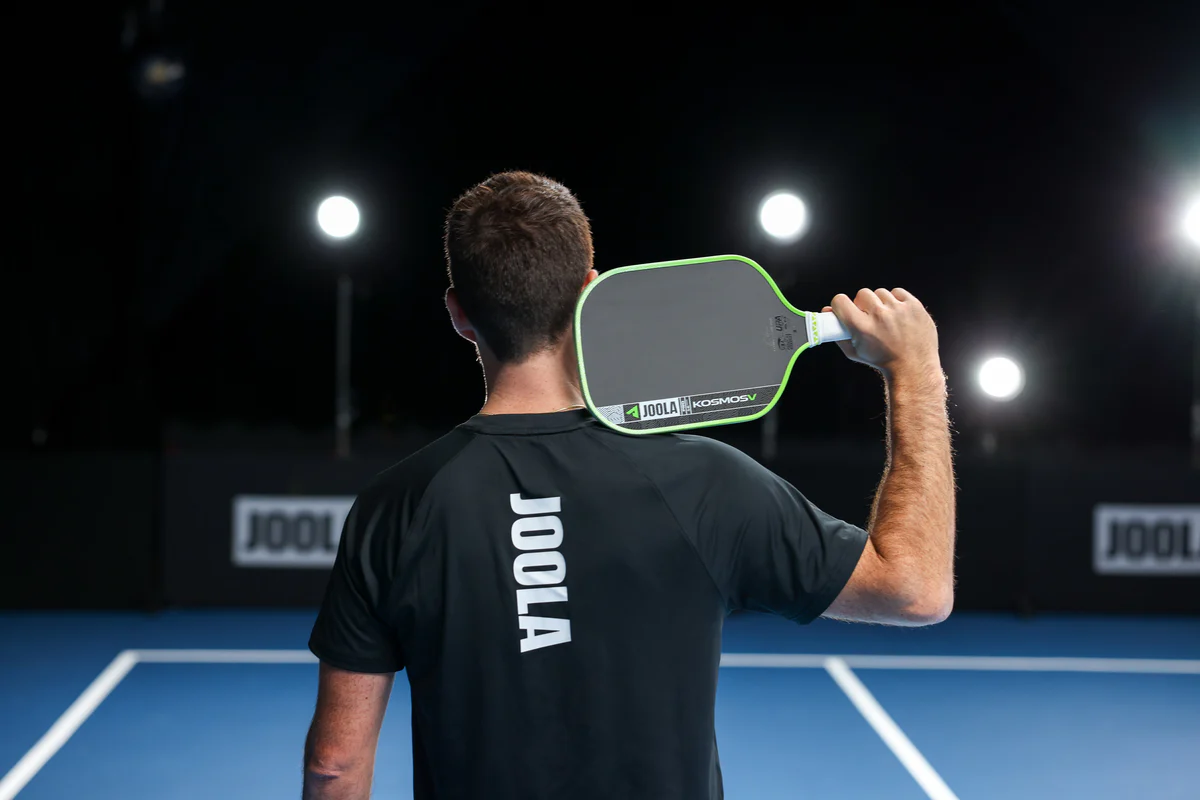 Vệ sinh bề mặt vợt pickleball thường xuyên để duy trì độ xoáy Vệ sinh bề mặt vợt pickleball thường xuyên để duy trì độ xoáy