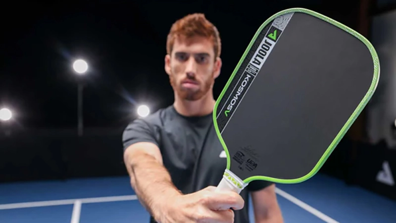 Cách vệ sinh và bảo quản bề mặt vợt pickleball