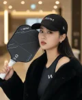 Người mẫu cầm vợt Q2 Widebody – ảnh hãng - Ảnh nhỏ 5